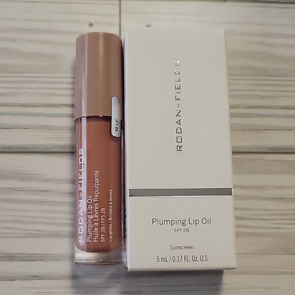 Rodan + Fields Plumping Lip Oil - Picture 1 of 6